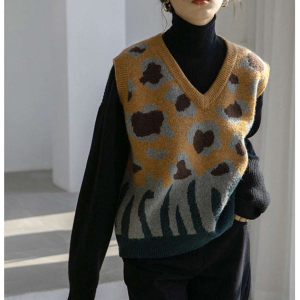 in autumn winter, wer contrst v-neck sweter thickened knitted vest. women verstile top, White
in autumn winter, wer contrst v-neck sweter thickened knitted vest. women verstile top, White