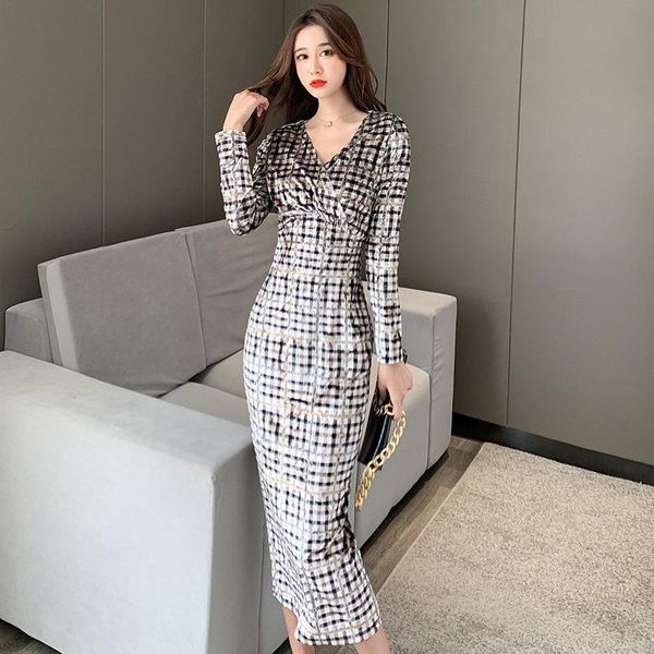 casual dresses 2021 autumn party bodycon maxi women long sleeve v neck elegant velvet vintage bandage plaid pencil dress, Black;gray
casual dresses 2021 autumn party bodycon maxi women long sleeve v neck elegant velvet vintage bandage plaid pencil dress, Black;gray