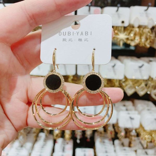 2021 advanced geometric earrings super flash korean temperament net red circle new fashion ear accessories, Black
2021 advanced geometric earrings super flash korean temperament net red circle new fashion ear accessories, Black