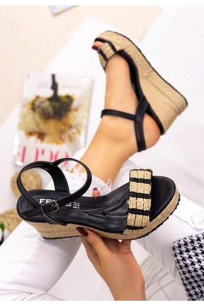 temps black skin wire mesh detailed sandals
temps black skin wire mesh detailed sandals