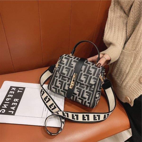 70% off sling single shoulder bag women's large capacity new hand small versatile style messenger purses
70% off sling single shoulder bag women's large capacity new hand small versatile style messenger purses