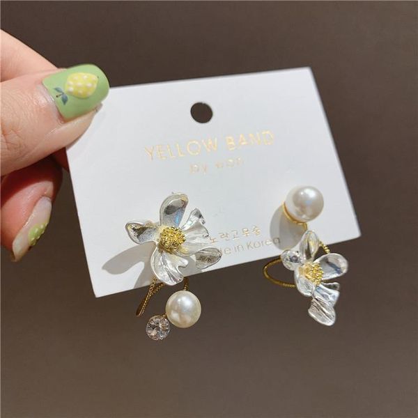 korean design fashion personality irregular three-dimensional alloy flower earrings elegant pearl female stud, Golden;silver
korean design fashion personality irregular three-dimensional alloy flower earrings elegant pearl female stud, Golden;silver