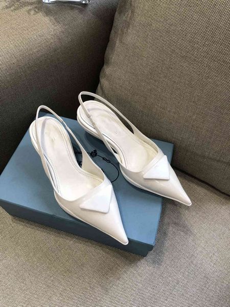 2021 fashion dress shoes ladies high heels exquisite and comfortable strap women letters short boots leather material size 35-42 hd0411 zlh, Black
2021 fashion dress shoes ladies high heels exquisite and comfortable strap women letters short boots leather material size 35-42 hd0411 zlh, Black