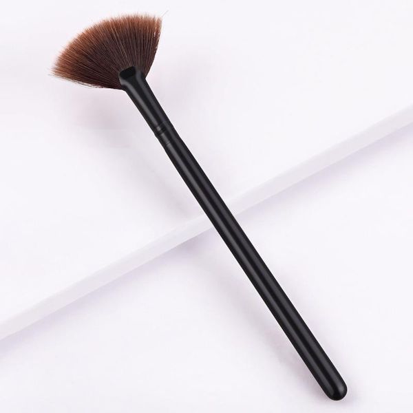 makeup brushes highlighter brush fan-shaped slim vegan suitable for all types of skin wooden handles
makeup brushes highlighter brush fan-shaped slim vegan suitable for all types of skin wooden handles