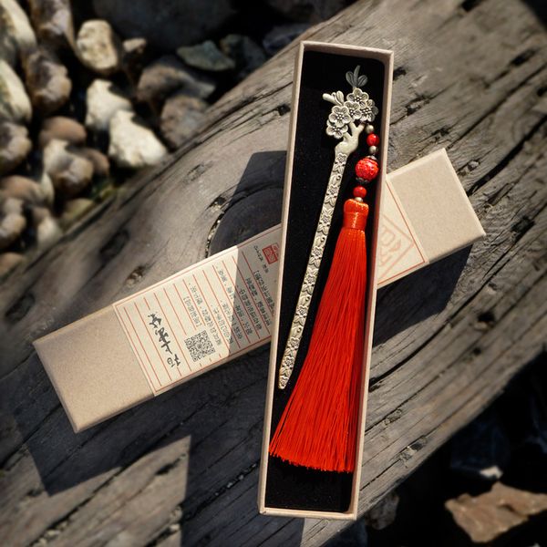 souvenir chinese style creative metal tassel bookmark with cowhide box teacher student gift graduation
souvenir chinese style creative metal tassel bookmark with cowhide box teacher student gift graduation