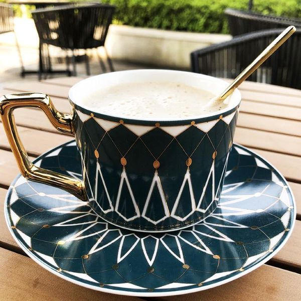 green ceramic coffee cup & saucer tea mugs with spoon gold 304 stainless steel handle gift box packaging birthday present 220ml cups saucers 
green ceramic coffee cup & saucer tea mugs with spoon gold 304 stainless steel handle gift box packaging birthday present 220ml cups saucers