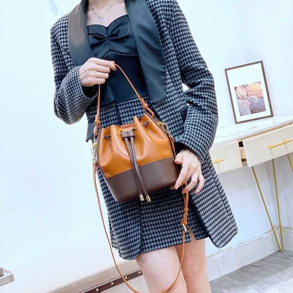 luxury handbags fashion 2021 natural bucket contrast leather inclined one shoulder women's bag 9507
luxury handbags fashion 2021 natural bucket contrast leather inclined one shoulder women's bag 9507