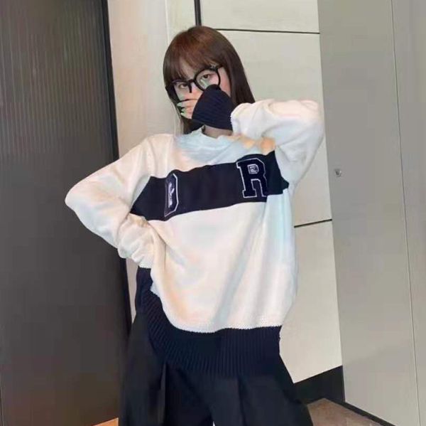 chaopai d early autumn new letter embroidery shoulder hollowed out contrast color simple round neck long sleeve knitted sweater, White;black
chaopai d early autumn new letter embroidery shoulder hollowed out contrast color simple round neck long sleeve knitted sweater, White;black