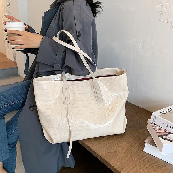 crocodile pattern women handbags high capacity pu leather shoulder bags female travel big totes lady fashion elegant hand bag waist
crocodile pattern women handbags high capacity pu leather shoulder bags female travel big totes lady fashion elegant hand bag waist