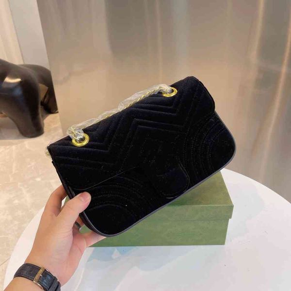 velvet series ladies high-end chain strap shoulder bag diagonal portable size: large 26*8*16cm women woman bags vintage handbag designer han
velvet series ladies high-end chain strap shoulder bag diagonal portable size: large 26*8*16cm women woman bags vintage handbag designer han