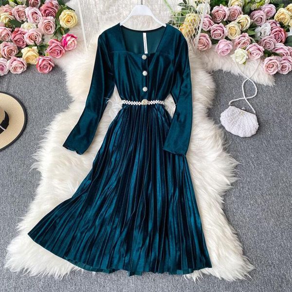 casual dresses 2021 autumn winter women dress vintage slim long-sleeved pleated velvet ladies elegant square neck party midi, Black;gray
casual dresses 2021 autumn winter women dress vintage slim long-sleeved pleated velvet ladies elegant square neck party midi, Black;gray