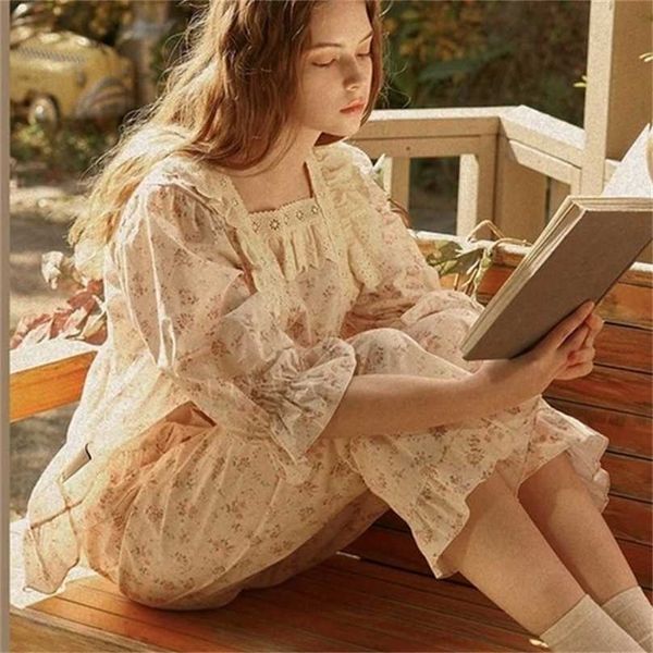 cute womens princess dots jacquard fabric lace pajama sets.vintage floral pyjamas suit.ladies girl's royal style home sleepwear 211106, Black;red
cute womens princess dots jacquard fabric lace pajama sets.vintage floral pyjamas suit.ladies girl's royal style home sleepwear 211106, Black;red