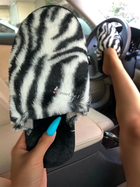 slippers designer girl fashion fur wholesale faux cross indoor floor slides luxury women, Black
slippers designer girl fashion fur wholesale faux cross indoor floor slides luxury women, Black