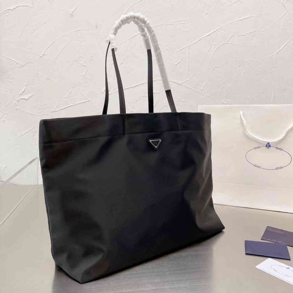 luxurys designer handbags high-end women's handbags brand shopping portable underarm bags bb
luxurys designer handbags high-end women's handbags brand shopping portable underarm bags bb