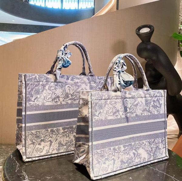 fashion classic totes women handbags designers shopping bags ladies shoulder bag large capacity two size
fashion classic totes women handbags designers shopping bags ladies shoulder bag large capacity two size
