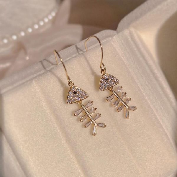 stud european and american copper micro inlaid zircon fish bone earbone design feeling unique temperament retro 2021 trend earrin, Golden;silver
stud european and american copper micro inlaid zircon fish bone earbone design feeling unique temperament retro 2021 trend earrin, Golden;silver
