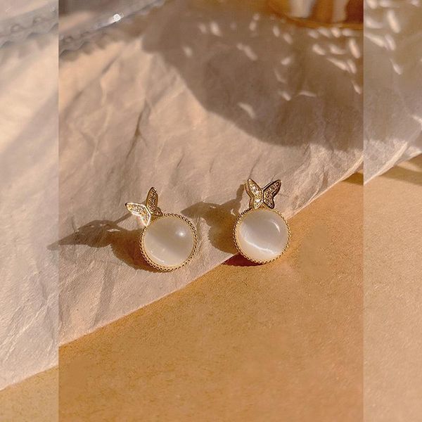 stud women's earrings simple stylish butterfly for women shiny zircon female 2021 trend fashion jewelry, Golden;silver
stud women's earrings simple stylish butterfly for women shiny zircon female 2021 trend fashion jewelry, Golden;silver