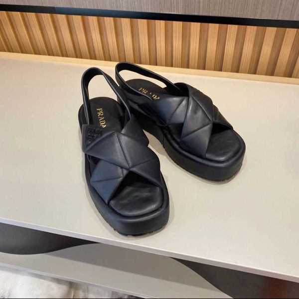 2021 summer new p triangle crossed with thick bottom muffin sandals for women zlh, Black
2021 summer new p triangle crossed with thick bottom muffin sandals for women zlh, Black