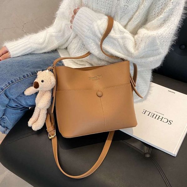 style msenger single shoulder bag women's tote bag high capacity pu bucket fashion trend niche dign
style msenger single shoulder bag women's tote bag high capacity pu bucket fashion trend niche dign