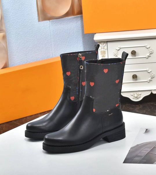 luxury designer boots women winter sock boots letter chain leather louiings mid heel shoes vutton sadf, Black 
luxury designer boots women winter sock boots letter chain leather louiings mid heel shoes vutton sadf, Black
