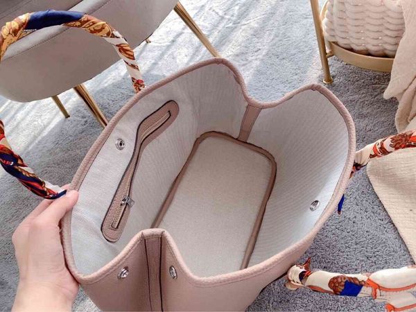 factory outlet blue solid open horizontal square sewing chinese and sub mother bag pocket soft handle bucket bag
factory outlet blue solid open horizontal square sewing chinese and sub mother bag pocket soft handle bucket bag