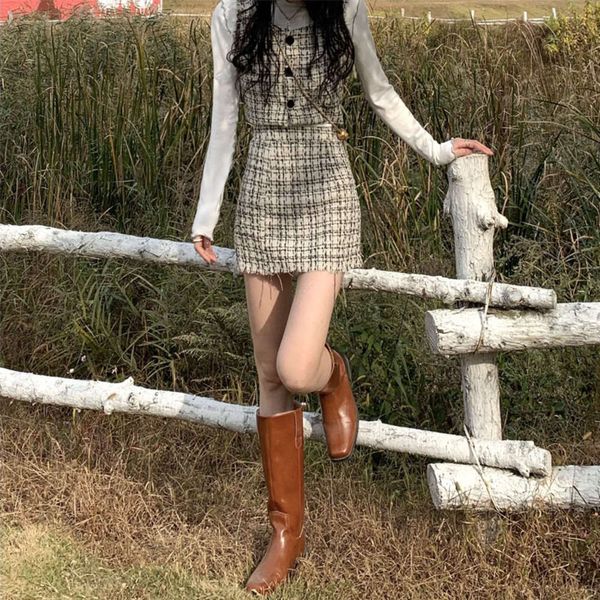 21ss designer paris girl color matching plaid tweed small fragrant style vest a-line skirt suit, White
21ss designer paris girl color matching plaid tweed small fragrant style vest a-line skirt suit, White