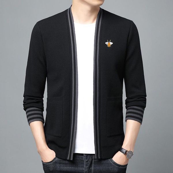 men's sweaters bee embroidery knitted cardigan men autumn long sleeve slim fit sweater coat business casual sweatercoat streetwear clot, White;black
men's sweaters bee embroidery knitted cardigan men autumn long sleeve slim fit sweater coat business casual sweatercoat streetwear clot, White;black