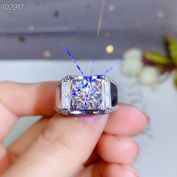 cluster rings moissanite men's ring, simple atmosphere, the latest design, 925 sterling silver, white gemstone color, high hardness, Golden;silver
cluster rings moissanite men's ring, simple atmosphere, the latest design, 925 sterling silver, white gemstone color, high hardness, Golden;silver