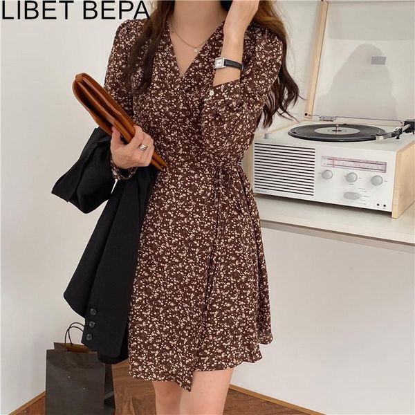 casual dresses 2021 women spring summer fashionable v-neck korean style floral lace up high waist vintage wild lady dr9136a, Black;gray
casual dresses 2021 women spring summer fashionable v-neck korean style floral lace up high waist vintage wild lady dr9136a, Black;gray