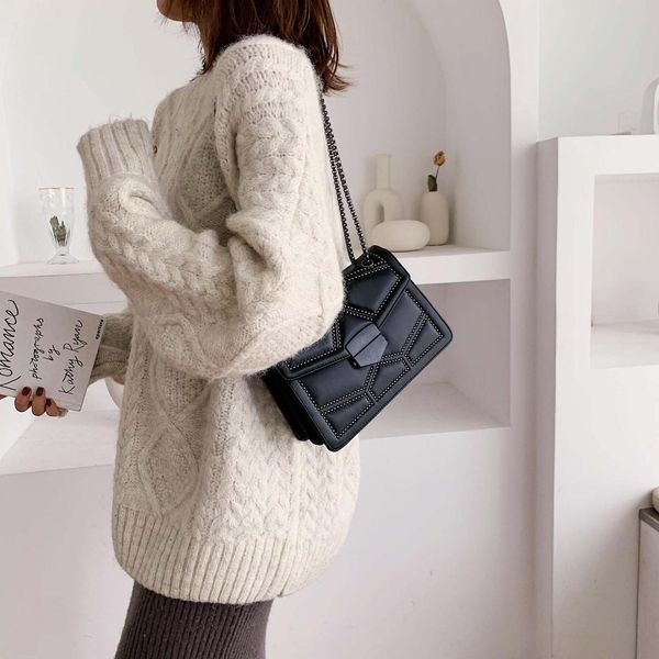 litthing 2021 rivet chain small crossbody bags for women shoulder messenger bag femme lady handbags black1
litthing 2021 rivet chain small crossbody bags for women shoulder messenger bag femme lady handbags black1