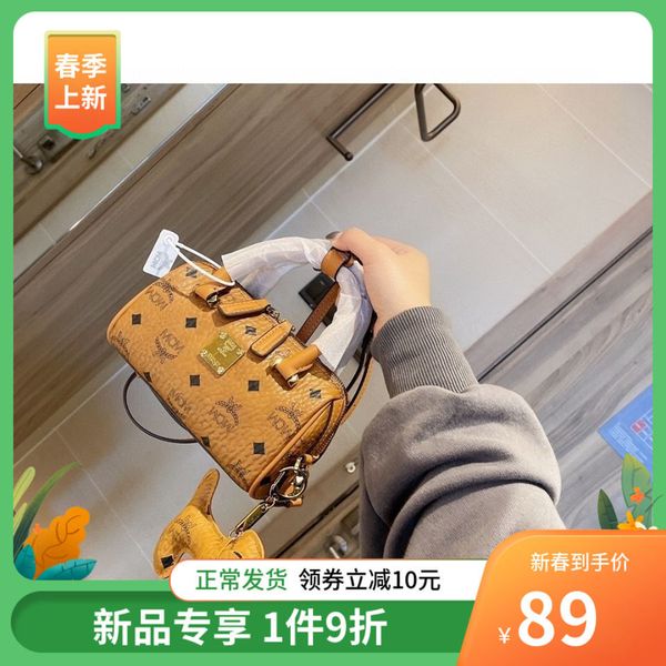 m family pillow pendant versatile printing cross mini boston new 2021 commuter women's bag
m family pillow pendant versatile printing cross mini boston new 2021 commuter women's bag
