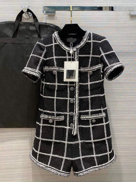 runway design playsuits women o-neck short sleeve single breasted black plaid tweed retro overall high-end slim fit jumpsuit women's ju, Black;white
runway design playsuits women o-neck short sleeve single breasted black plaid tweed retro overall high-end slim fit jumpsuit women's ju, Black;white