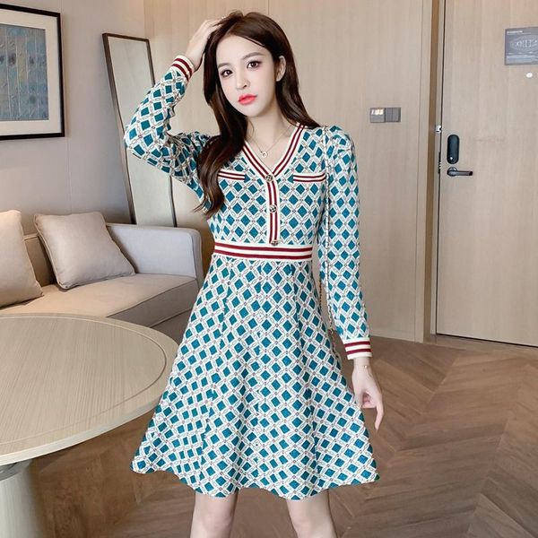 casual dresses elegant plaid button autumn and winter retro knitted bodycon dress, Black;gray
casual dresses elegant plaid button autumn and winter retro knitted bodycon dress, Black;gray