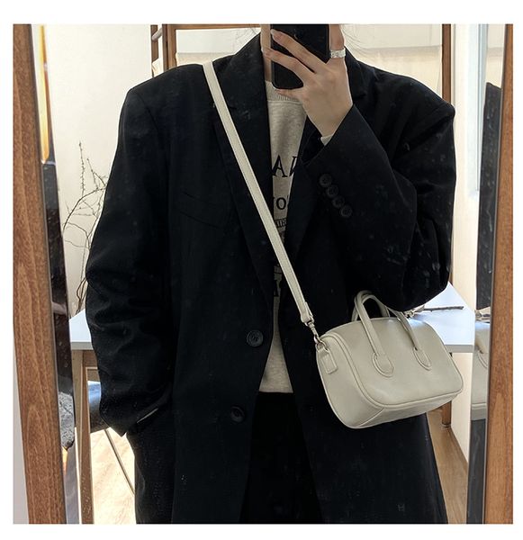 simple women small square handbag simple solid color ladies crossbody bags pu leather female shoulder messenger bag
simple women small square handbag simple solid color ladies crossbody bags pu leather female shoulder messenger bag