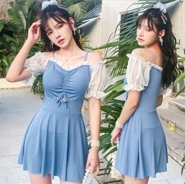 show 2021 new female cover belly thin conservative student style korean better spring one piece swimsuit, White;black
show 2021 new female cover belly thin conservative student style korean better spring one piece swimsuit, White;black