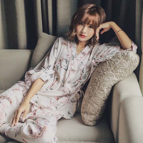 women's sleepwear spring new cartoon crane printed pajamas set comfort cotton satin kimono style 2pcs loose homewear casual wear f, Black;red
women's sleepwear spring new cartoon crane printed pajamas set comfort cotton satin kimono style 2pcs loose homewear casual wear f, Black;red
