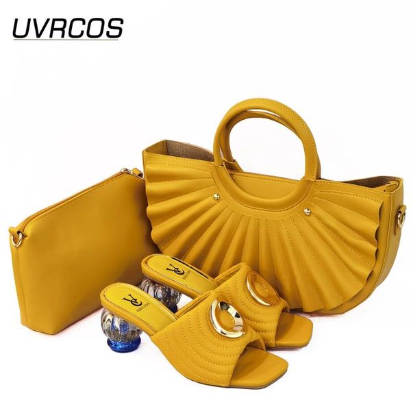 italian design 2021 yellow color nigerian fashion butterfly-kont style elegant women shoes and bag set decorated with rhinestone dress, Black
italian design 2021 yellow color nigerian fashion butterfly-kont style elegant women shoes and bag set decorated with rhinestone dress, Black