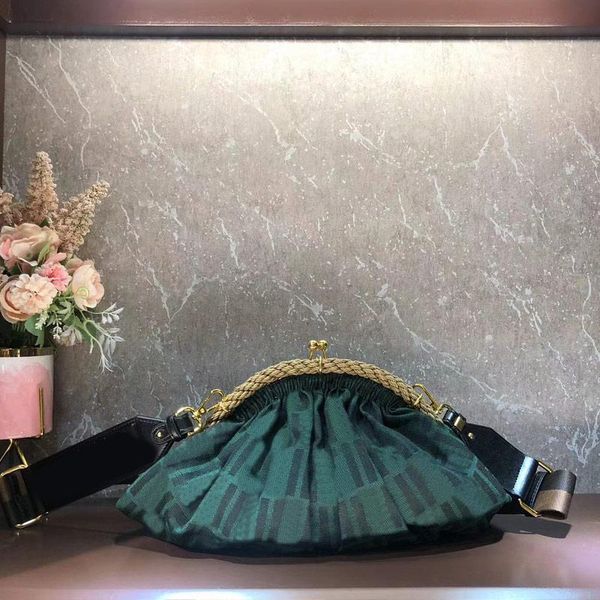 cloud bag handbag women designer fashion letter printing straw canvas hollow out half moon metal buckle gold parts wide shoulder strap
cloud bag handbag women designer fashion letter printing straw canvas hollow out half moon metal buckle gold parts wide shoulder strap