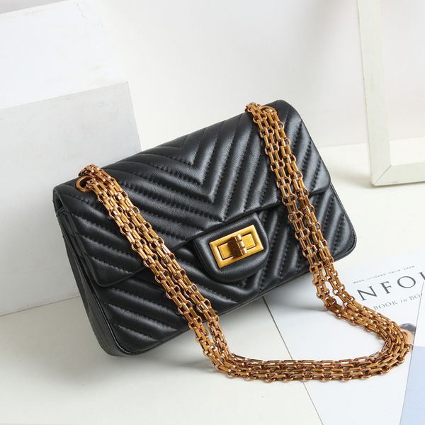 design hand new sheepskin rhombic chain small square lock fashionable leather women's bag single shoulder messenger bag
design hand new sheepskin rhombic chain small square lock fashionable leather women's bag single shoulder messenger bag