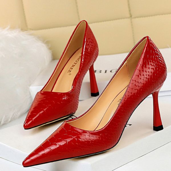 2021 shoes patent leather woman pumps serpentine high heel party shoes women heels pointed toe kitten heels plus size 1, Black
2021 shoes patent leather woman pumps serpentine high heel party shoes women heels pointed toe kitten heels plus size 1, Black