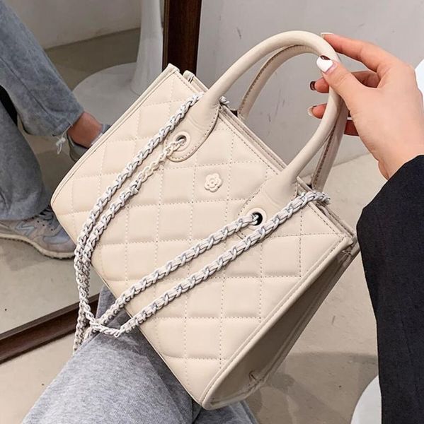 evening bags lattice large tote bag 2021 fashion high-quality pu leather women's designer handbag high capacity shoulder messenger
evening bags lattice large tote bag 2021 fashion high-quality pu leather women's designer handbag high capacity shoulder messenger