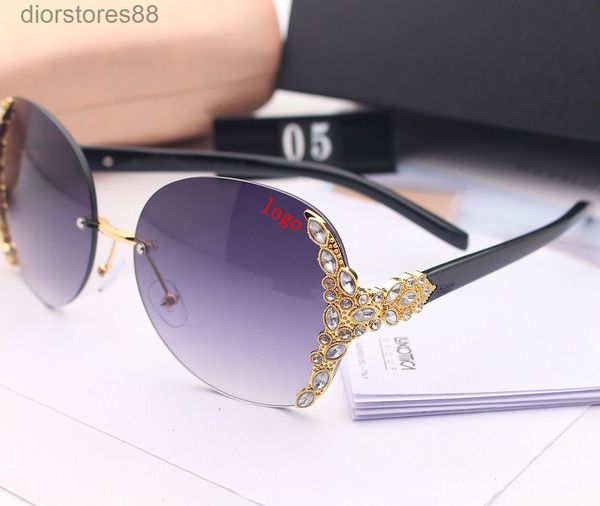 sunglass glasses xiaoxiang es large frame overseas gradient color frameless cut edge inlaid with diamond, White;black
sunglass glasses xiaoxiang es large frame overseas gradient color frameless cut edge inlaid with diamond, White;black