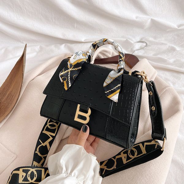 design s net new hourglass one shoulder portable oblique span ostrich leather is the b-sign of women's bag
design s net new hourglass one shoulder portable oblique span ostrich leather is the b-sign of women's bag