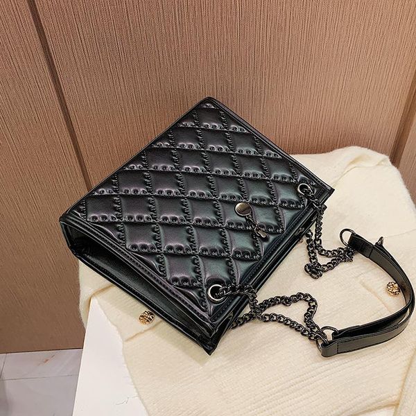 evening bags lingge embroidery thread one-shoulder women's bag 2021 autumn chain portable messenger fashion tote
evening bags lingge embroidery thread one-shoulder women's bag 2021 autumn chain portable messenger fashion tote