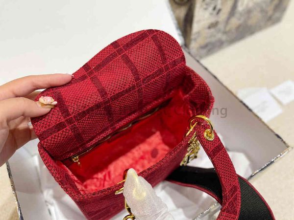suede rattan pattern embroidered bag with sideband luxury designer princess bags lady women fashion vintage clutch handbags removable badge
suede rattan pattern embroidered bag with sideband luxury designer princess bags lady women fashion vintage clutch handbags removable badge