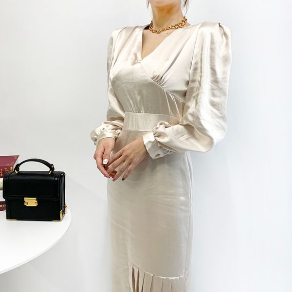 casual dresses minimalist slim waist lace up wrap hip black puff sleeve v-neck pleated silk dress office lady temperament solid ve, Black;gray
casual dresses minimalist slim waist lace up wrap hip black puff sleeve v-neck pleated silk dress office lady temperament solid ve, Black;gray