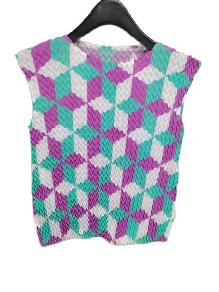 women's t-shirt kelana pleated shirt diamond check contrast color sleeveless soft & comfortable vest, White
women's t-shirt kelana pleated shirt diamond check contrast color sleeveless soft & comfortable vest, White