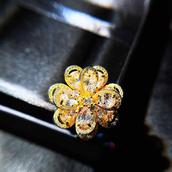 cluster rings three-dimensional camellia ring micro-inlaid full diamond 18k gold plating, Golden;silver
cluster rings three-dimensional camellia ring micro-inlaid full diamond 18k gold plating, Golden;silver