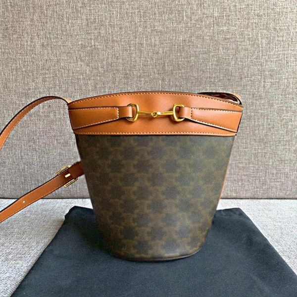 luxury designer handbag shoulder bag cowhide hardware bucket bags interior zipper pocket women fashion crossbody handbags horsebit messenger
luxury designer handbag shoulder bag cowhide hardware bucket bags interior zipper pocket women fashion crossbody handbags horsebit messenger