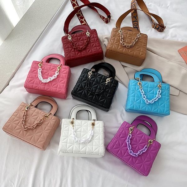 2021 korean new fashion princess women's rhombic embroidery single shoulder messenger bag large and small
2021 korean new fashion princess women's rhombic embroidery single shoulder messenger bag large and small